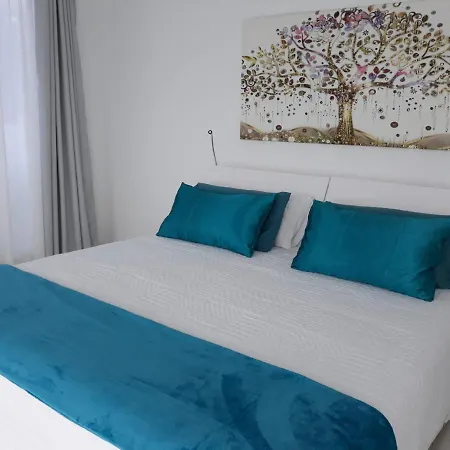 Luxury Paradise בית הארחה