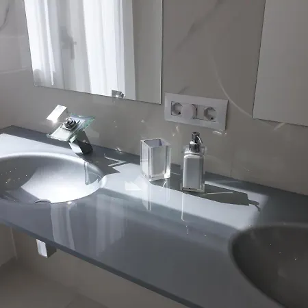 Luxury Paradise בית הארחה
