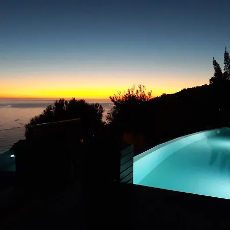 Luxury Paradise בית הארחה