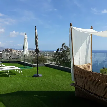 Luxury Paradise בית הארחה